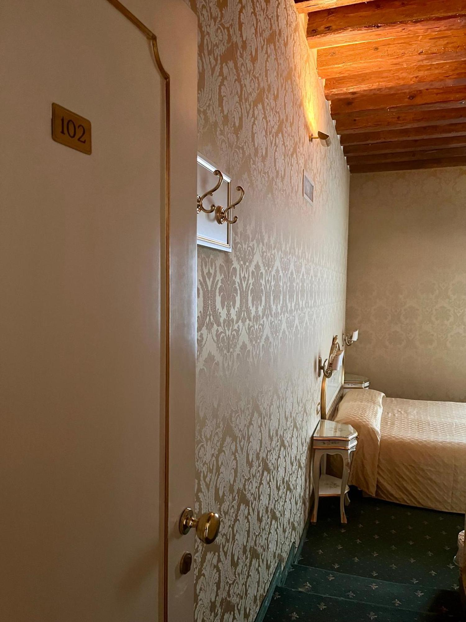 Locanda Correr البندقية المظهر الخارجي الصورة